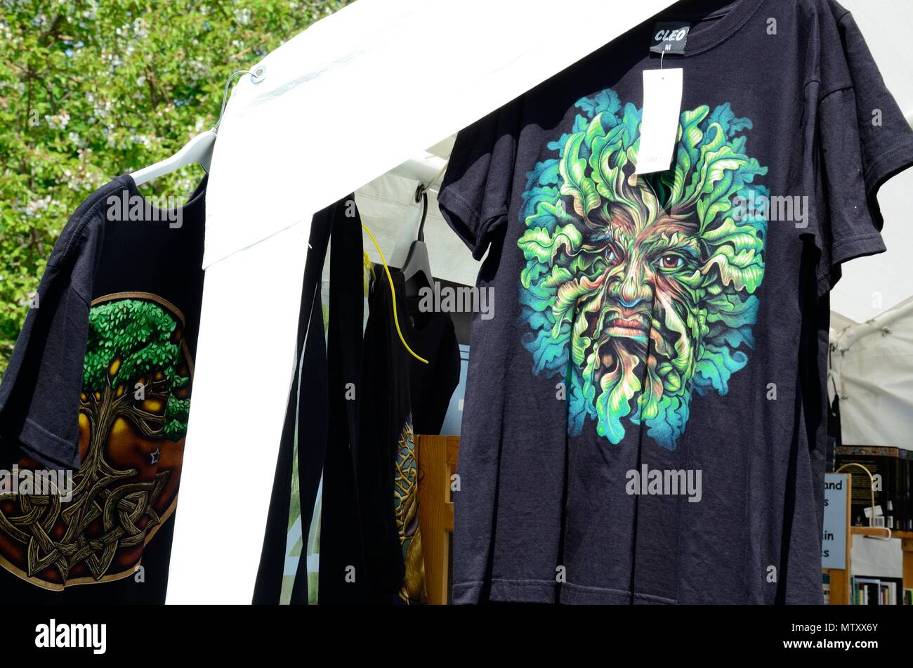 Green Man tee shirt per vendita a Clun Green Man festival Clun shropshire England Regno Unito Foto Stock