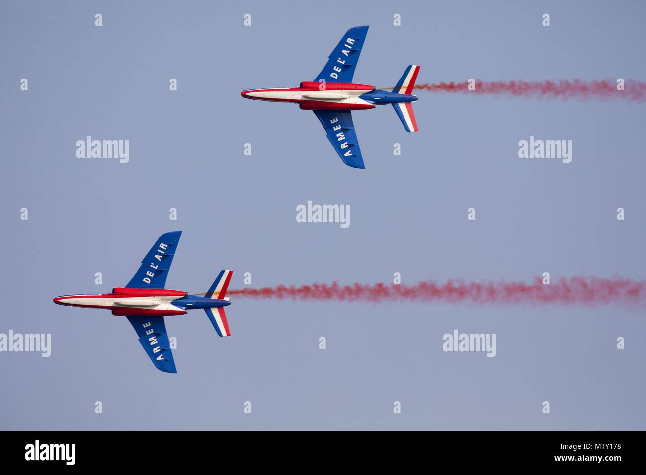 Una coppia di Dassault-Dornier getti alfa battenti al Duxford Air Festival il 27 maggio 2018 Foto Stock