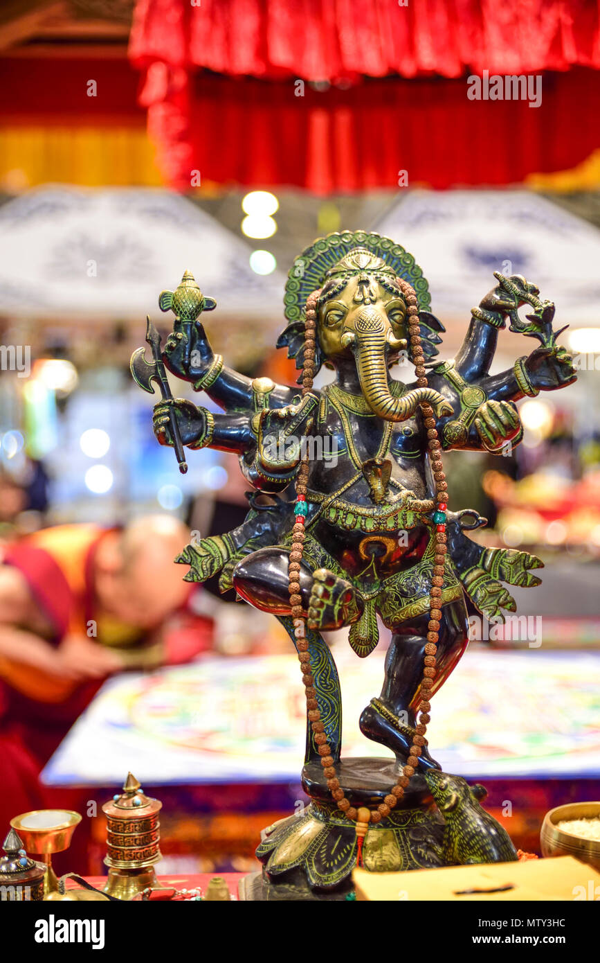 Ganesha, divinità Indù con la proboscide e quattro bracci. Signori di buon inizio Foto Stock