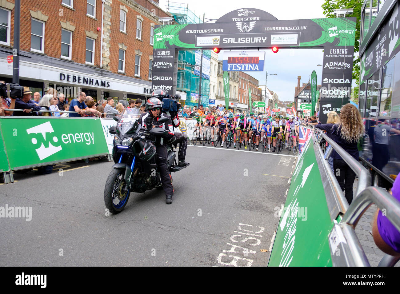 Salisbury, Regno Unito. Il 31 maggio 2018 Salisbury. Parte del programma di recupero per Salisbury dopo aver recentemente agente nervino attacco, la città ha ospitato le Finali della elite OVO Energy Tour serie. Consiglio Wiltshire e Salisbury City Council ha sostenuto la gara che ha avuto luogo nel Wiltshire per la prima volta come parte del Salisbury programma di recupero. Il prestigioso tour raggiunge il suo momento culminante ed esaltante, quando il maschile e femminile squadre gara per la vittoria dopo la concorrenza in otto round precedenti in diverse città. Credito: © pcp/ Alamy Stock Photo (Default)/Alamy Live News Foto Stock