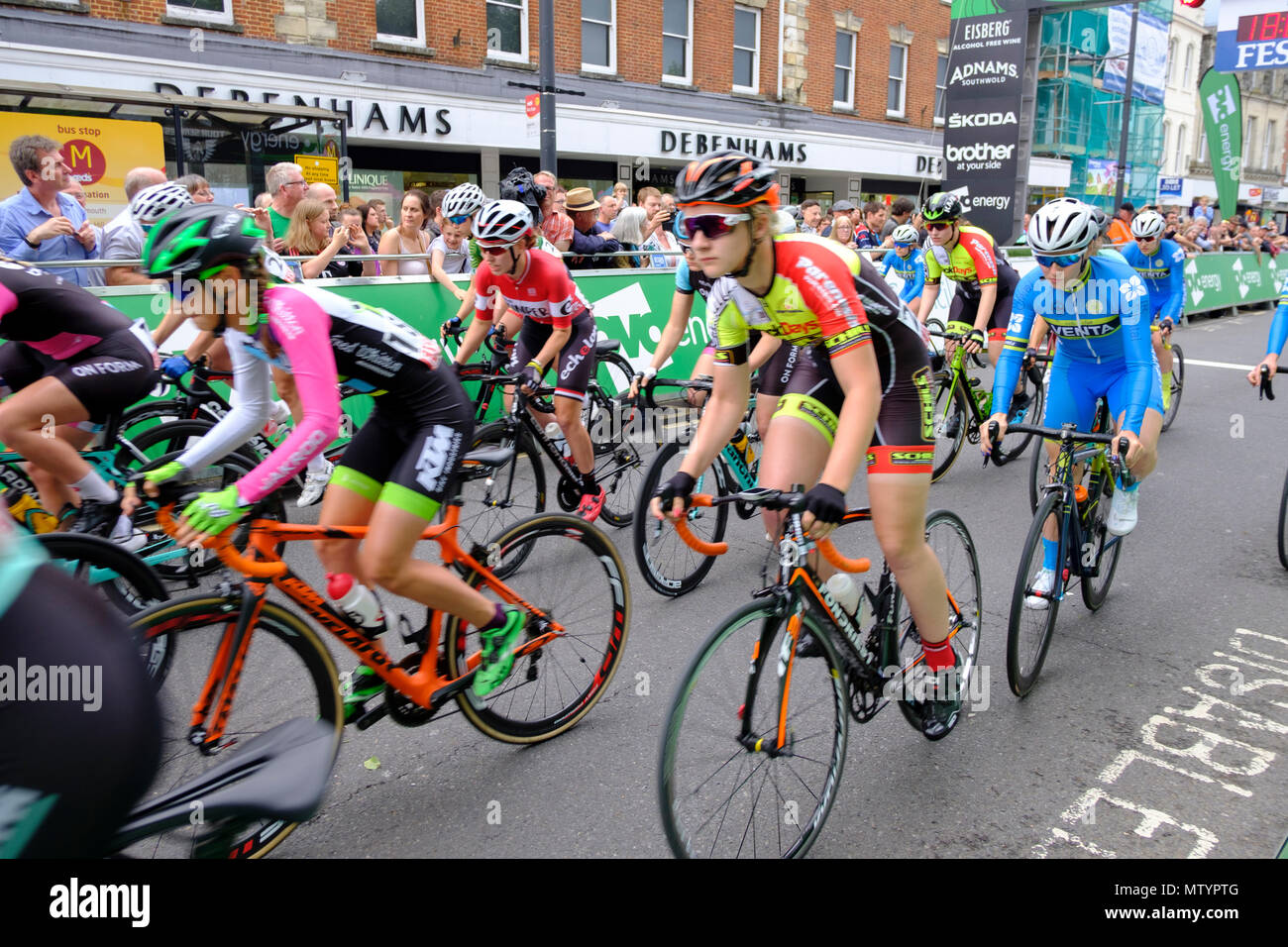 Salisbury, Regno Unito. Il 31 maggio 2018 Salisbury. Parte del programma di recupero per Salisbury dopo aver recentemente agente nervino attacco, la città ha ospitato le Finali della elite OVO Energy Tour serie. Consiglio Wiltshire e Salisbury City Council ha sostenuto la gara che ha avuto luogo nel Wiltshire per la prima volta come parte del Salisbury programma di recupero. Il prestigioso tour raggiunge il suo momento culminante ed esaltante, quando il maschile e femminile squadre gara per la vittoria dopo la concorrenza in otto round precedenti in diverse città. Credito: © pcp/ Alamy Stock Photo (Default)/Alamy Live News Foto Stock