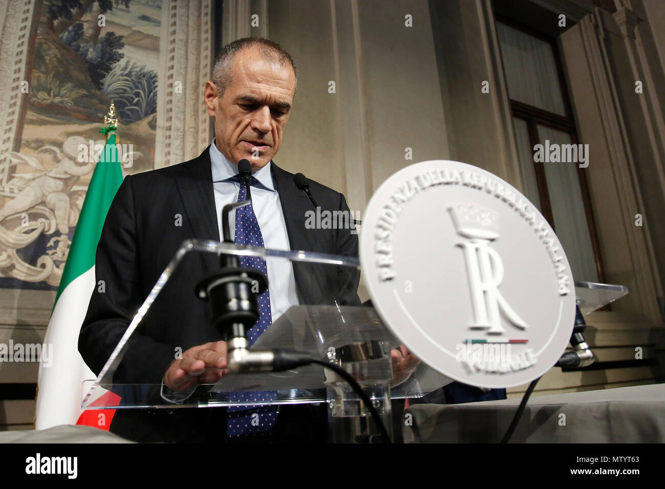 Roma 31 Maggio 2018. Quirinale sala stampa. Il nominato il Premier italiano Carlo Cottarelli cede il mandato per formare il nuovo governo italiano. Foto di Samantha Zucchi Insidefoto Credito: insidefoto srl/Alamy Live News Foto Stock