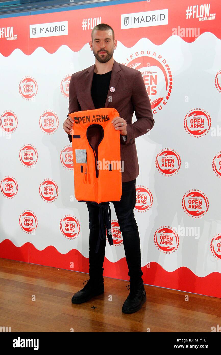 Cena solidaria apadrinada por Javier Bardem y Penelope Cruz en favore de la ONG de salvamento de migrantes braccia aperte. (Foto: Jose Cuesta/261/Cordon Premere). Marc Gasol. Cordon premere Foto Stock