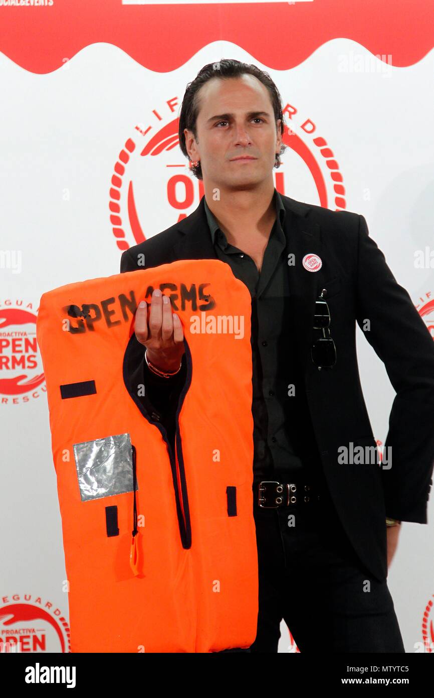 Cena solidaria apadrinada por Javier Bardem y Penelope Cruz en favore de la ONG de salvamento de migrantes braccia aperte. (Foto: Jose Cuesta/261/Cordon Premere). Cordon premere Foto Stock