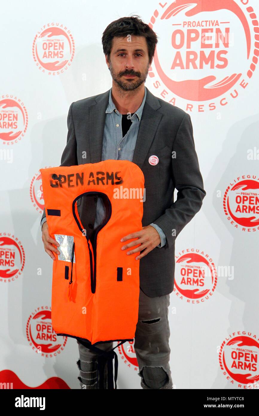 Cena solidaria apadrinada por Javier Bardem y Penelope Cruz en favore de la ONG de salvamento de migrantes braccia aperte. (Foto: Jose Cuesta/261/Cordon Premere). Hugo Silva. Cordon premere Foto Stock