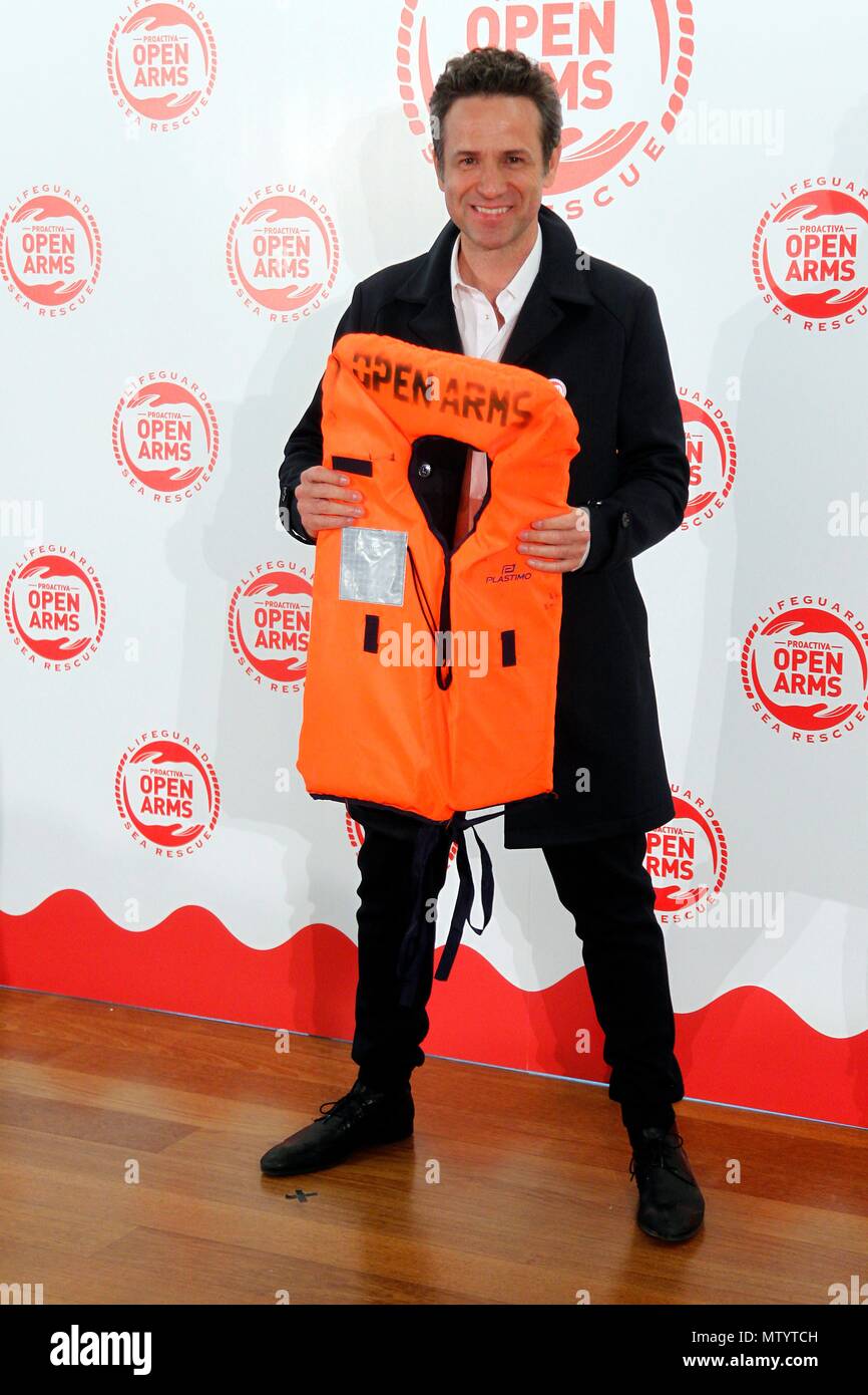 Cena solidaria apadrinada por Javier Bardem y Penelope Cruz en favore de la ONG de salvamento de migrantes braccia aperte. (Foto: Jose Cuesta/261/Cordon Premere). Gustavo Salmeron. Cordon premere Foto Stock