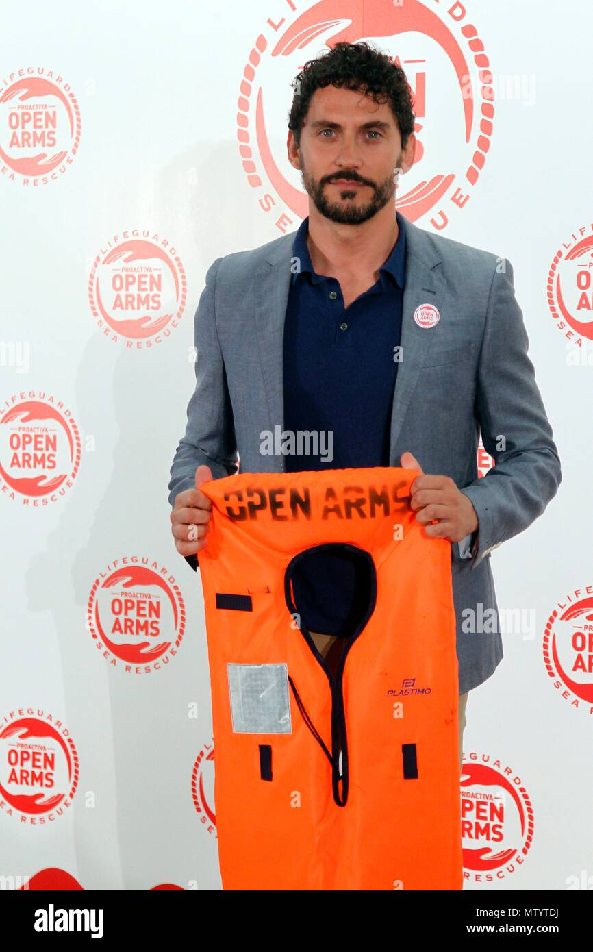 Cena solidaria apadrinada por Javier Bardem y Penelope Cruz en favore de la ONG de salvamento de migrantes braccia aperte. (Foto: Jose Cuesta/261/Cordon Premere). Paco Leon. Cordon premere Foto Stock