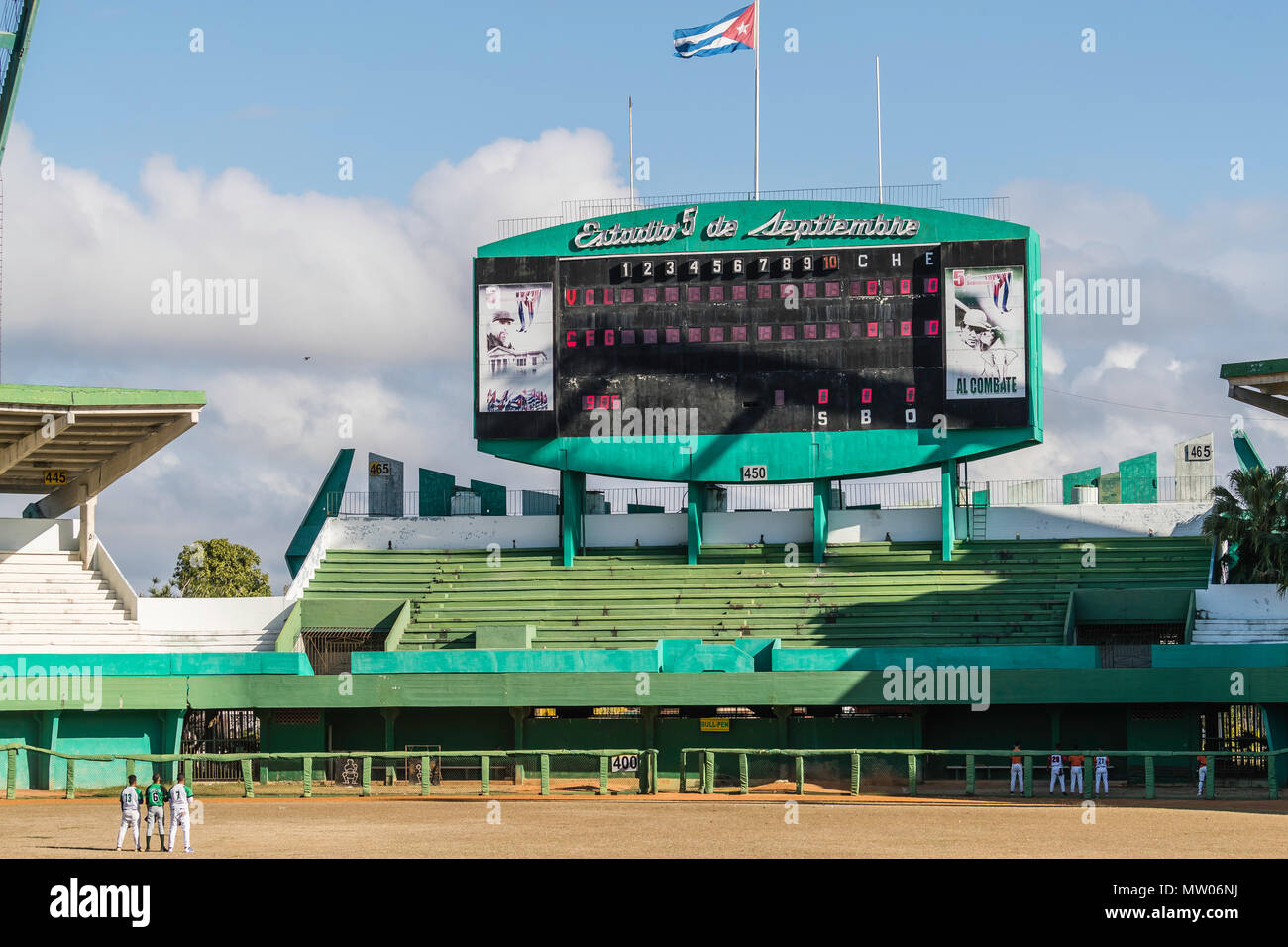 Il mondo accademico Provincial de Beisbol stadium scoreboard in Cienfuegos, Cuba. Foto Stock