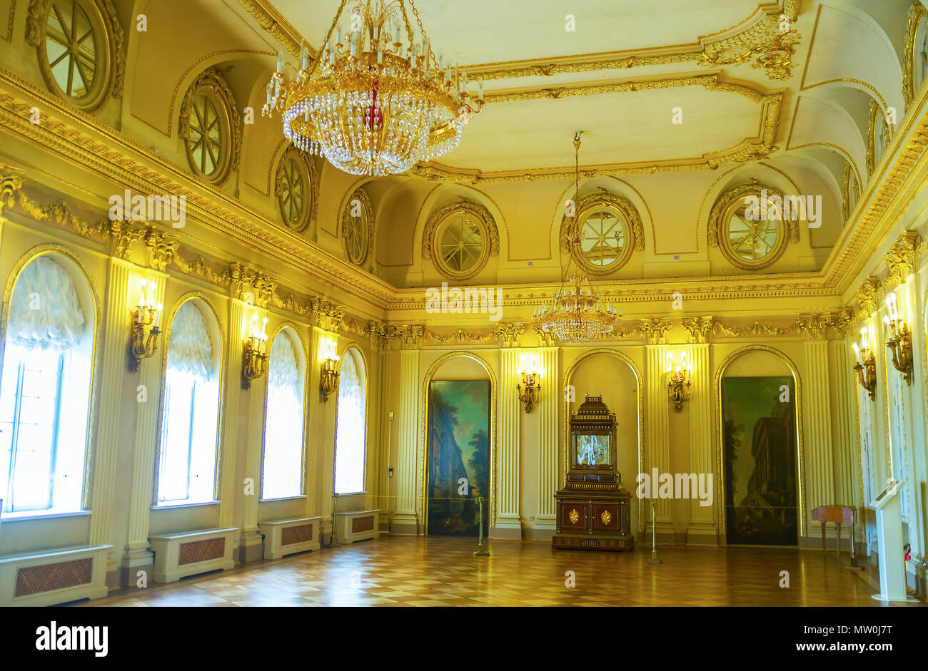 SAINT PETERSBURG, Russia - 26 Aprile 2015: Il Palazzo Mensikov era una residenza di primo governatore della città, è oggi un museo che riflette il bene Foto Stock