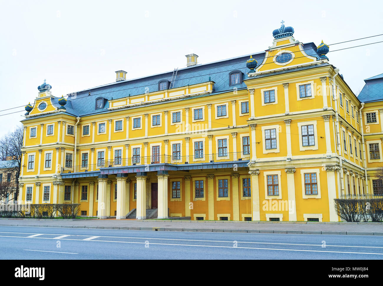 Il Palazzo Mensikov è uno dei più antichi edifici in San Pietroburgo ed è un ottimo esempio di Pietro il Grande stile barocco, Russia Foto Stock