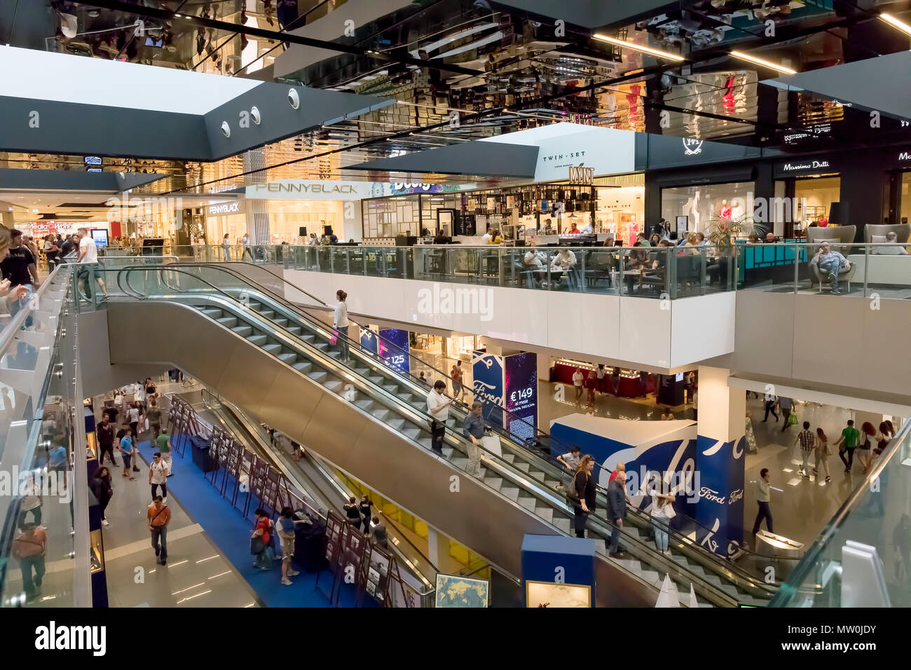 Centro Commerciale Porta Di Roma 1 Maggio