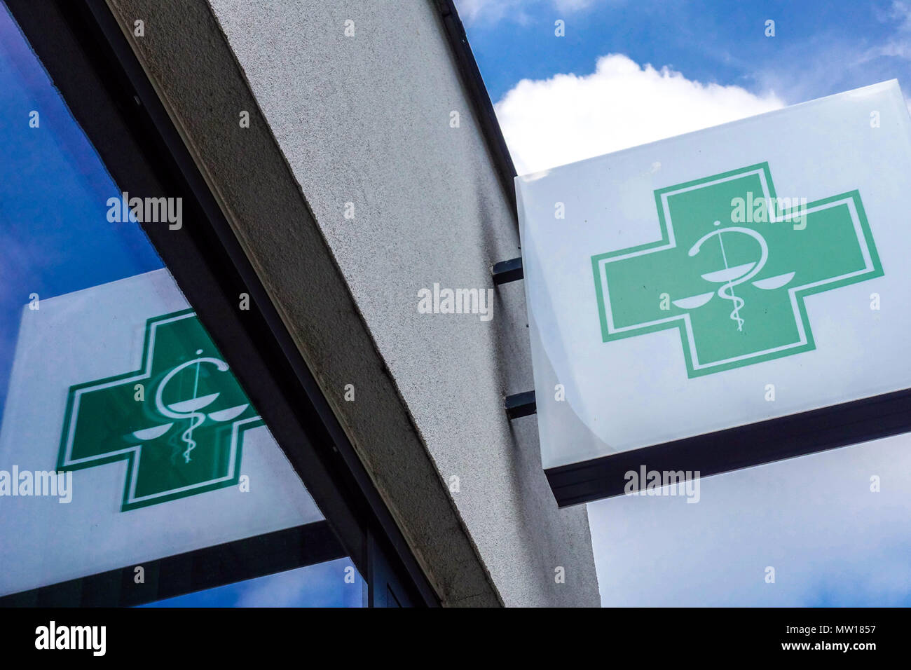 Il logo della farmacia, segno, Repubblica Ceca Foto Stock Il logo della farmacia, segno, Repubblica Ceca Foto Stock