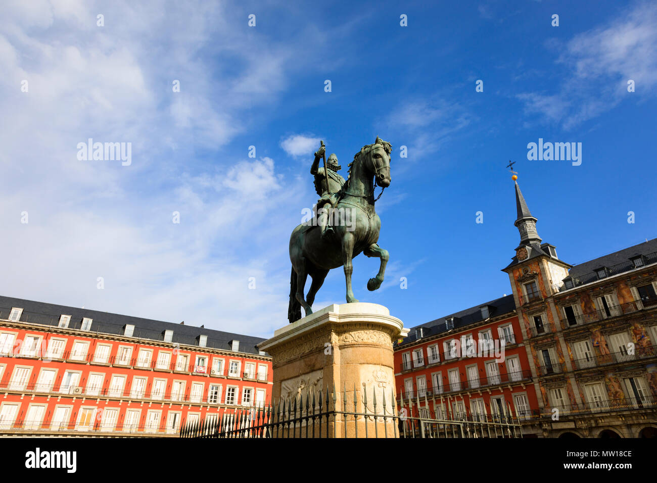 Statua di re Filippo, Felipe III in Plaza Mayor, Madrid, Spagna. Maggio 2018 Foto Stock
