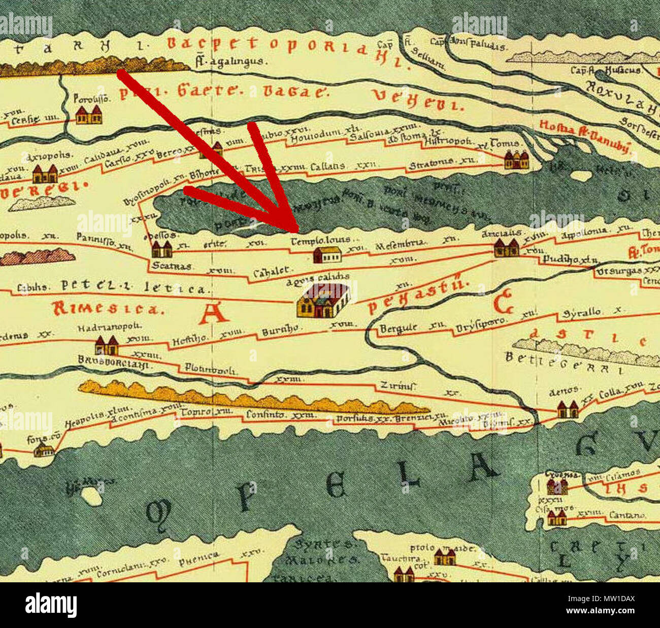 . Inglese: intaglio dalla Tabula Peutingeriana, 1-4secolo CE. Edizione Facsimile da Conradi Millieri, 1887/1888; la freccia rossa mostra Tabula Peutingeriana posti nella moderna Bulgaria; sulla mappa: Templum Iovis; nella moderna Bulgaria: città di Obzor Deutsch: Ausschnitt aus der Tabula Peutingeriana; Orte und Stationen auf der Tabula Peutingeriana im heutigen Bulgarien; der rote Pfeil auf der Karte zeigt: Templum Iovis; im heutigen Bulgarien: Stadt Obsor Български: Изрез от Пойтингеровата карта; Места на Пойтингеровата карта намиращи се в днешна България; червенате стрела на картата показва: Templum Iovis; Foto Stock