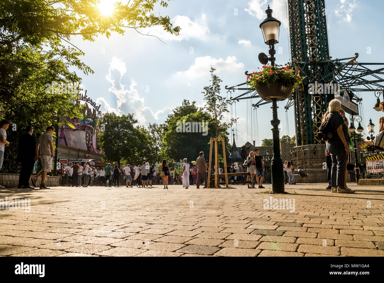 Vienna Austria può.26 2018, parco divertimenti Prater, persone godere del tempo libero in una vacanza Foto Stock