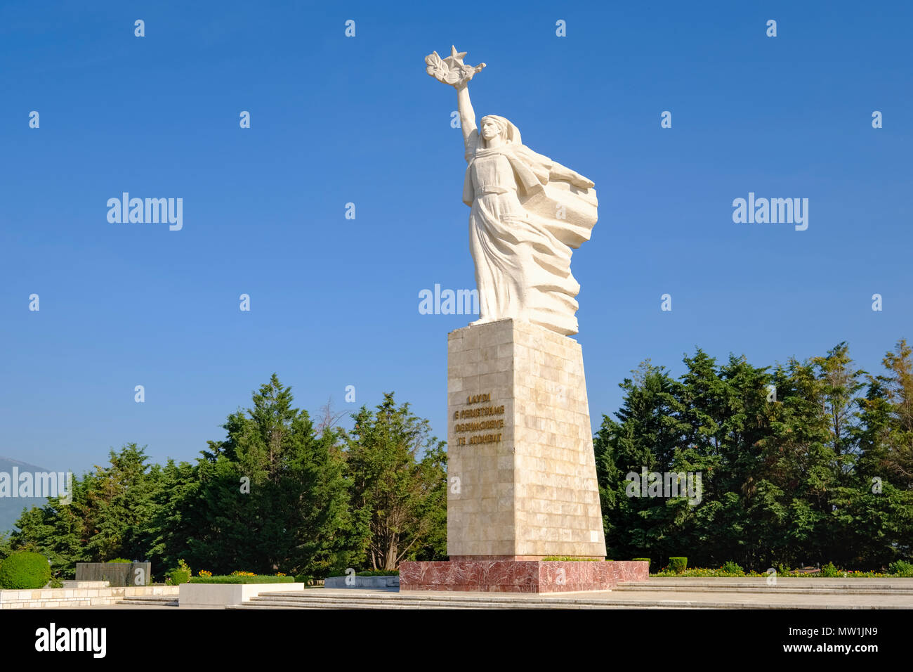 Monumento a madre l'Albania all'dei martiri cimitero, in onore dei caduti della seconda guerra mondiale, Tirana, Albania Foto Stock