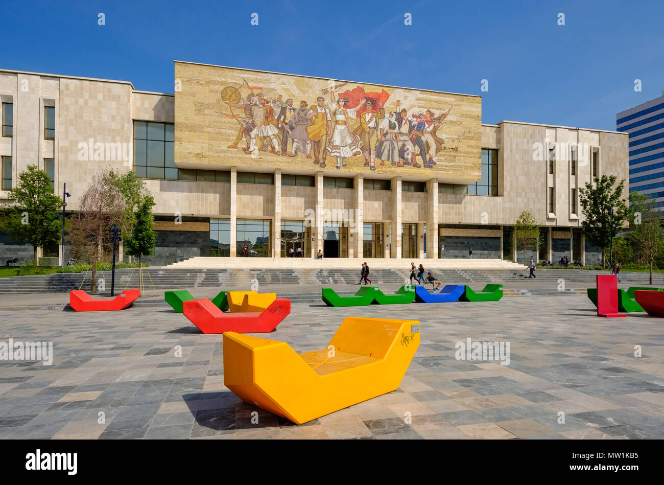 Storico Museo Nazionale con mosaico, Shqiptarët Muzeu Historik Kombëtar, Piazza Skanderbeg, Tirana, Albania Foto Stock