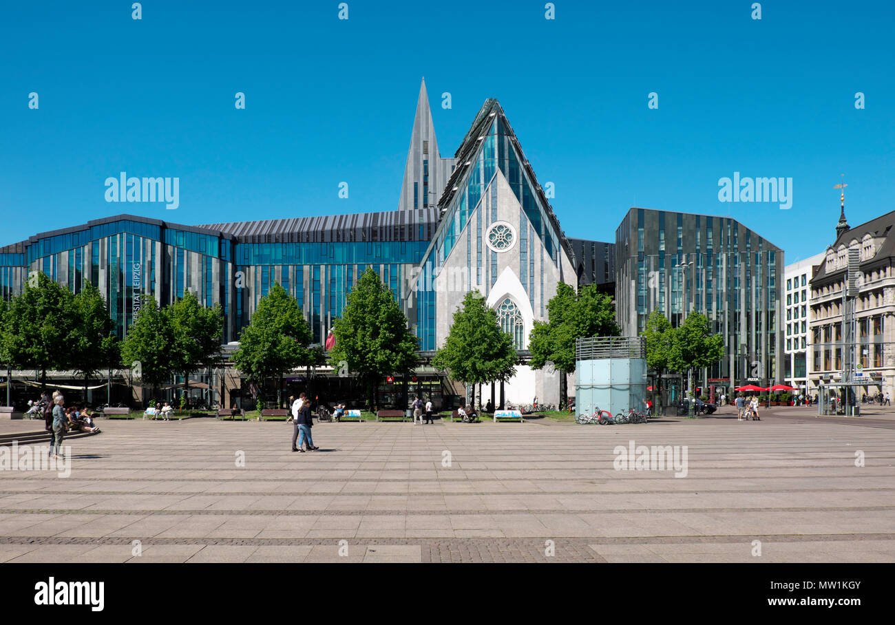 Augustusplatz con università e Paulinum, Lipsia, Sassonia, Germania Foto Stock