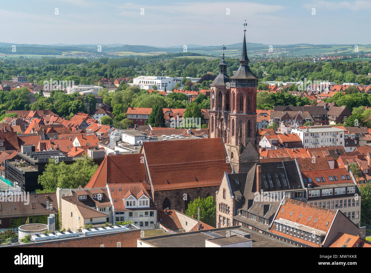 Vista della Città Vecchia con la Chiesa di Mercato San Johannis, Göttingen, Bassa Sassonia, Germania Foto Stock