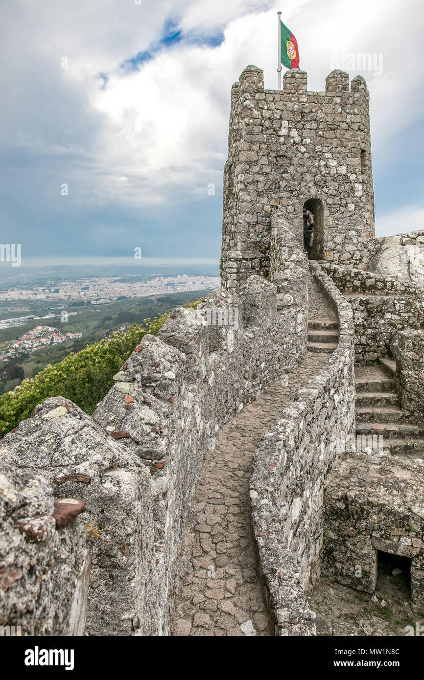 Il Castello dei Mori, famosa fortezza medievale situato a Sintra, Portogallo. Foto Stock
