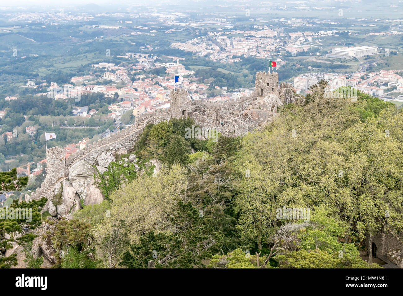 Il Castello dei Mori, famosa fortezza medievale situato a Sintra, Portogallo. Foto Stock