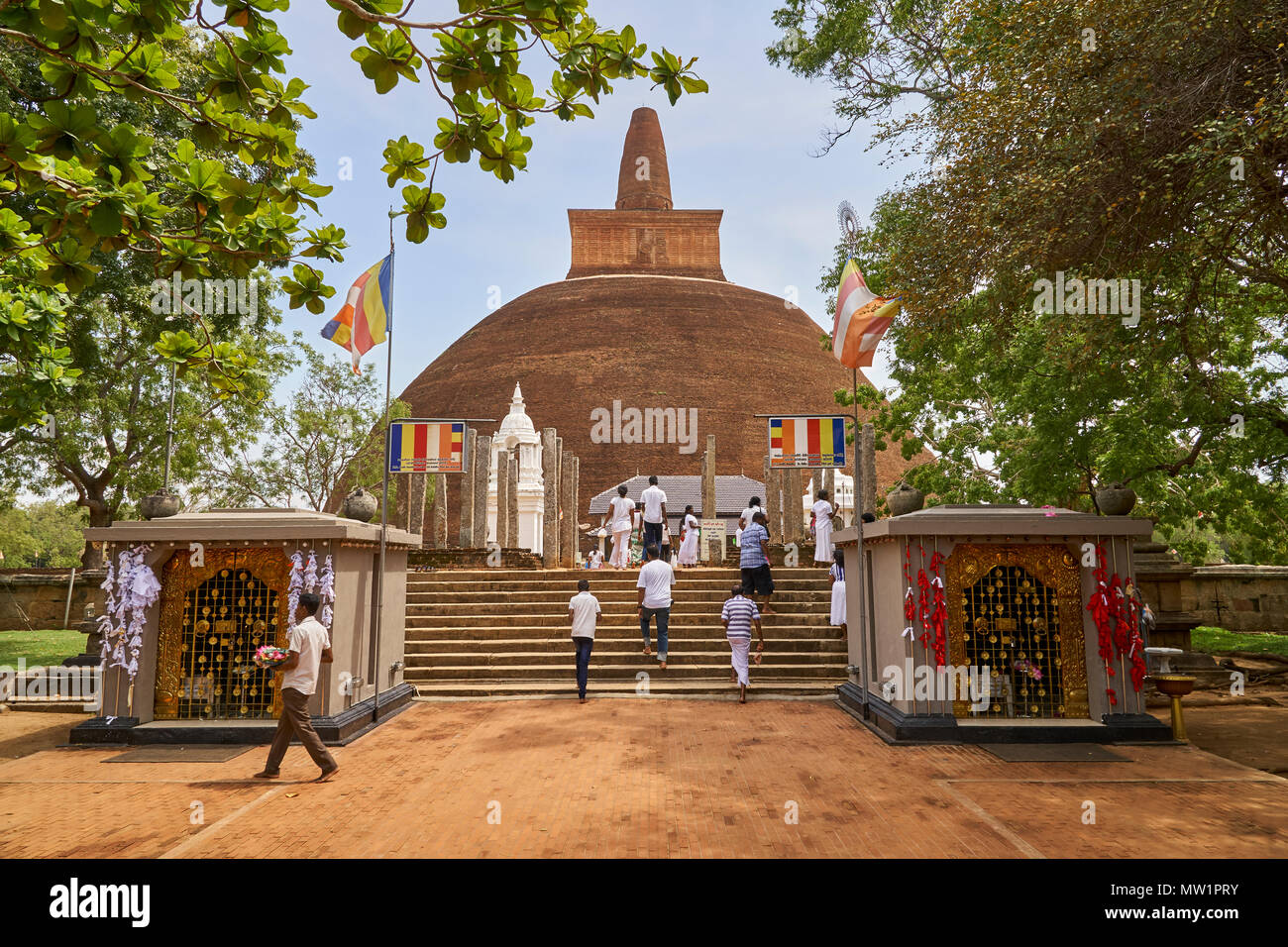 Rankoth Vehera stupa nell'antica città di Polonnaruwa, Sri Lanka Foto Stock
