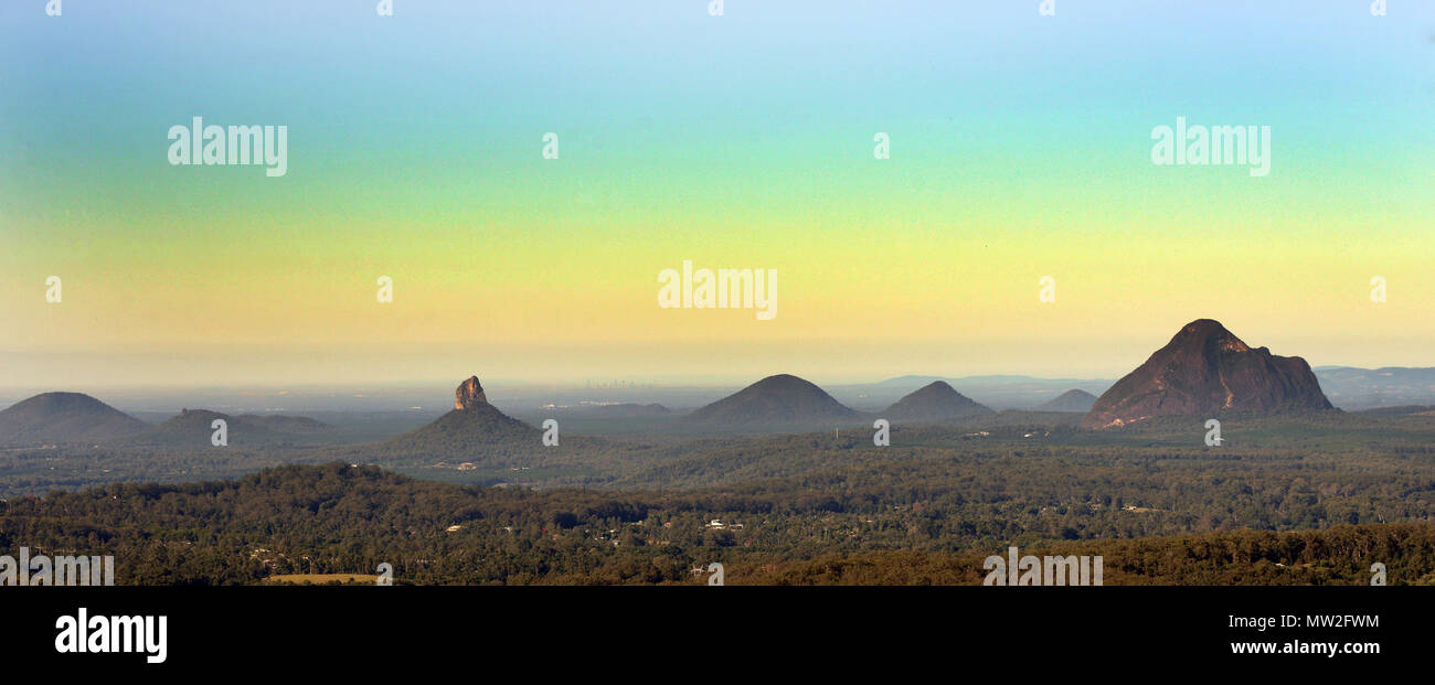 Una vista della casa di vetro montagne del Queensland. Foto Stock