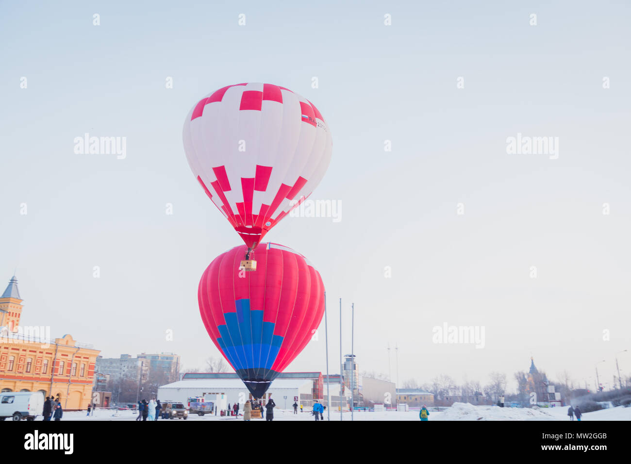 NIZHNY Novgorod, Russia - 24 febbraio 2018. Mass-start sul festival di aria calda ballons Foto Stock