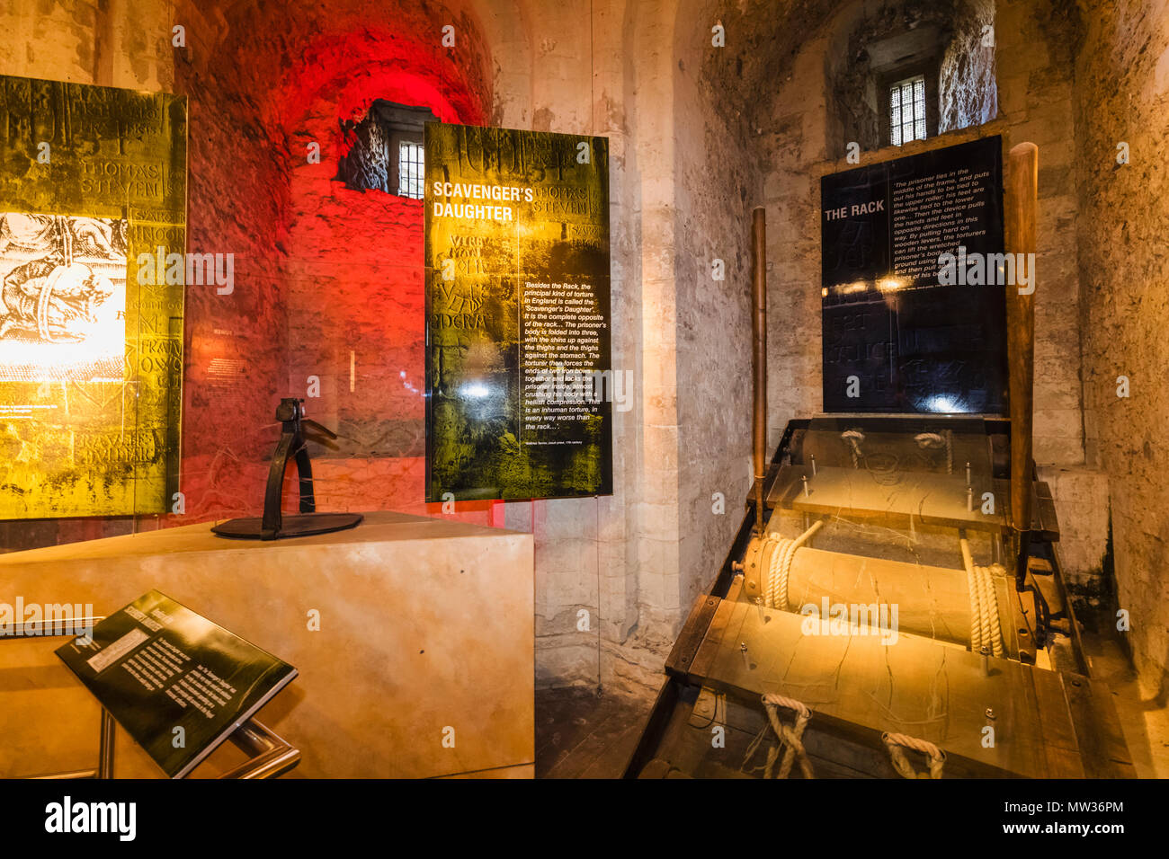 Inghilterra, Londra, Torre di Londra, Display di Tortura Medievale dei dispositivi Foto Stock