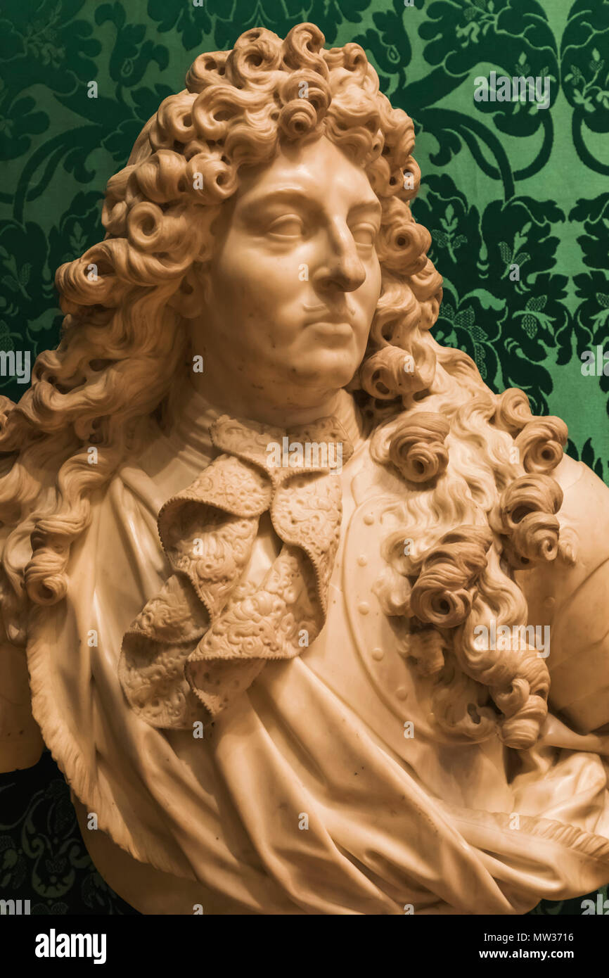 Inghilterra, Londra, Hertford House, The Wallace Collection, il busto in marmo di Luigi XIV Re di Francia Foto Stock