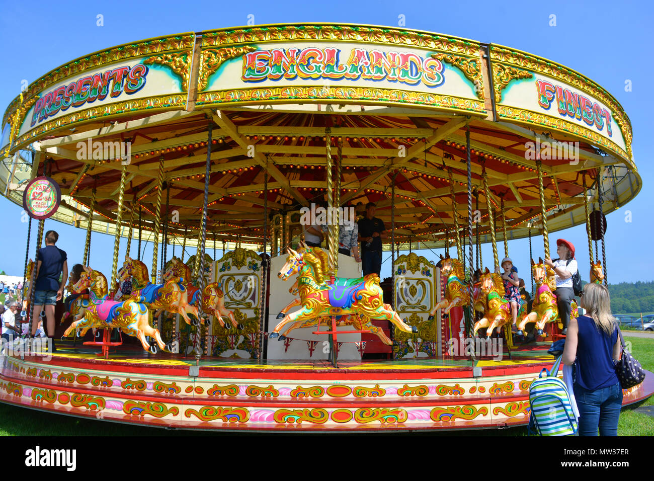 Merry-go-round all'annuale Sherborne Castle Country Fair, Sherborne, Dorset, Inghilterra. Foto Stock