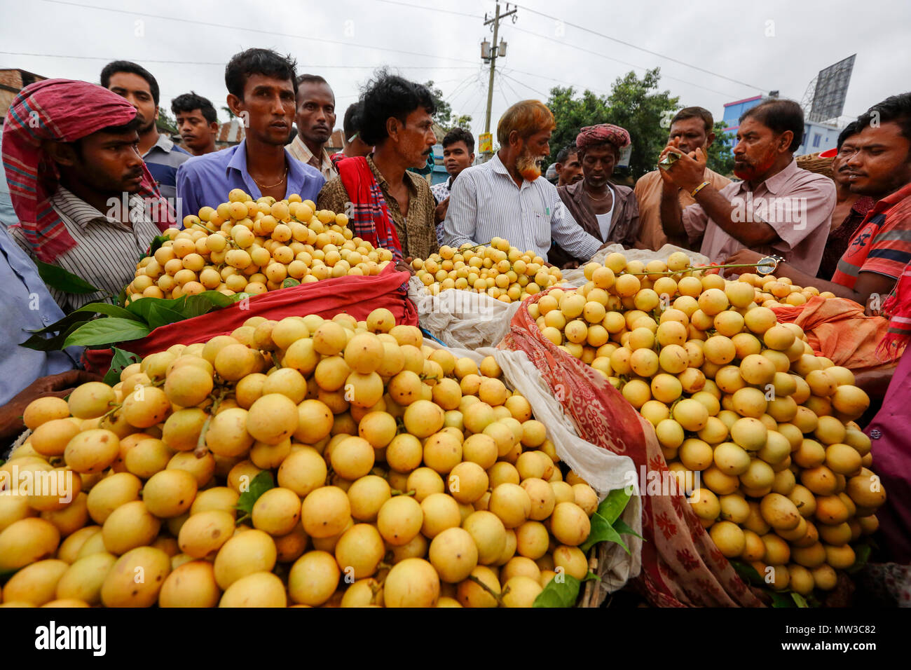 Frutta di stagione, mercato Narsingdi, Bangladesh. Foto Stock