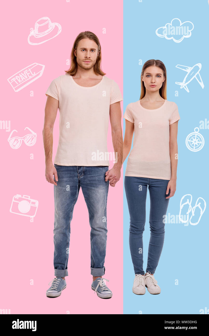 Bella giovane pianificare il loro viaggio e tenendo le mani Foto Stock