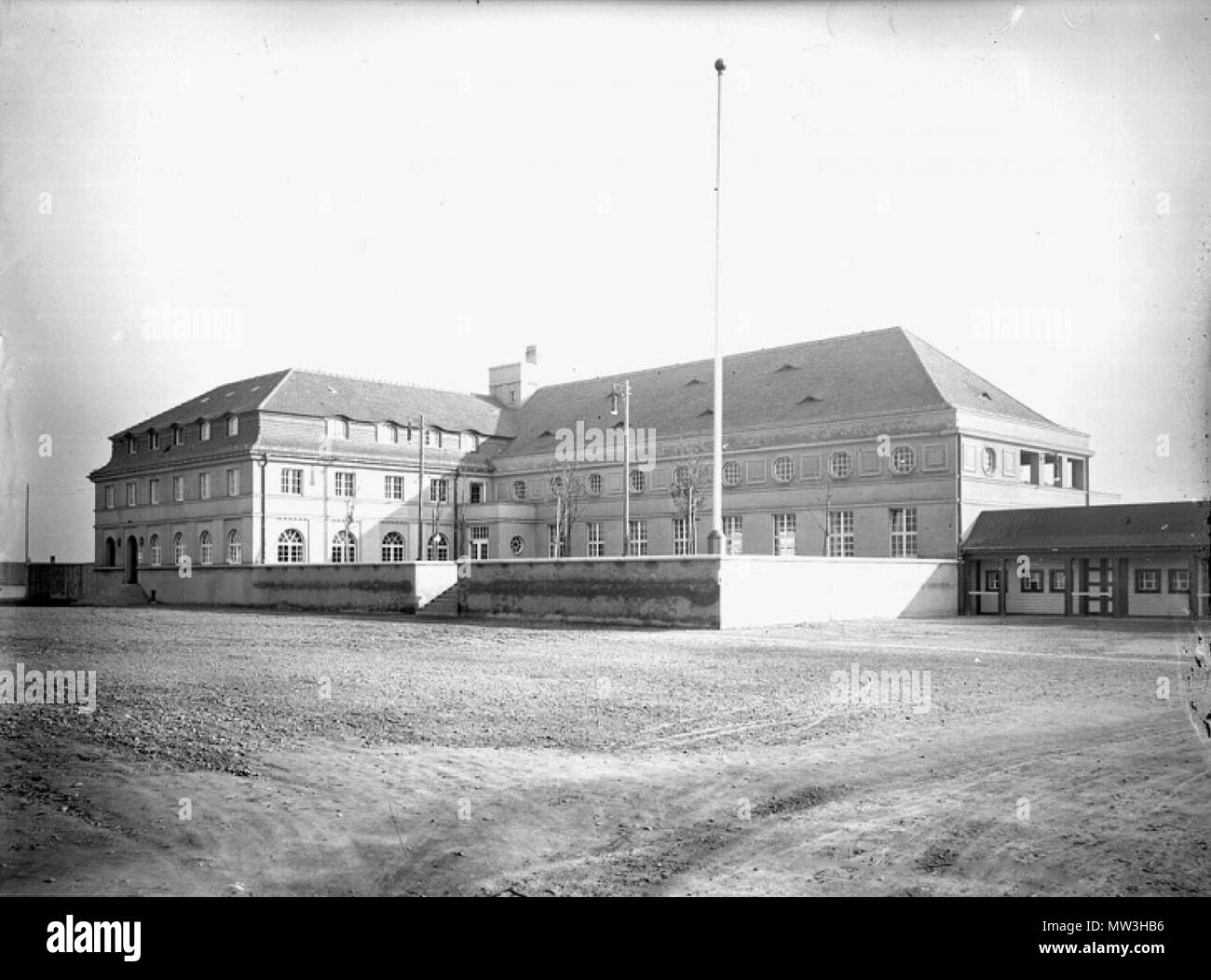 . Deutsch: Fliegerheim auf dem Flughafen Leipzig-Mockau . 1913. Atelier Hermann Walter Bernhard Müller (* 1860; † 1930) Karl Walter (* 1877; † 11 ottobre 1940) 30 AHW Fliegerheim Leipzig-Mockau Foto Stock