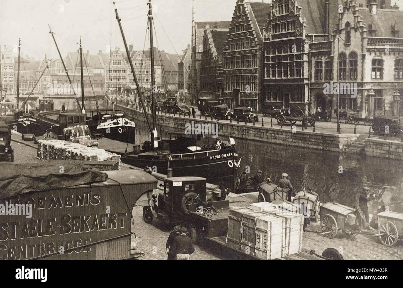 Paneel bib | graslei & korenlei.indd 252 Grasleikorenlei 1920-1940 Foto Stock