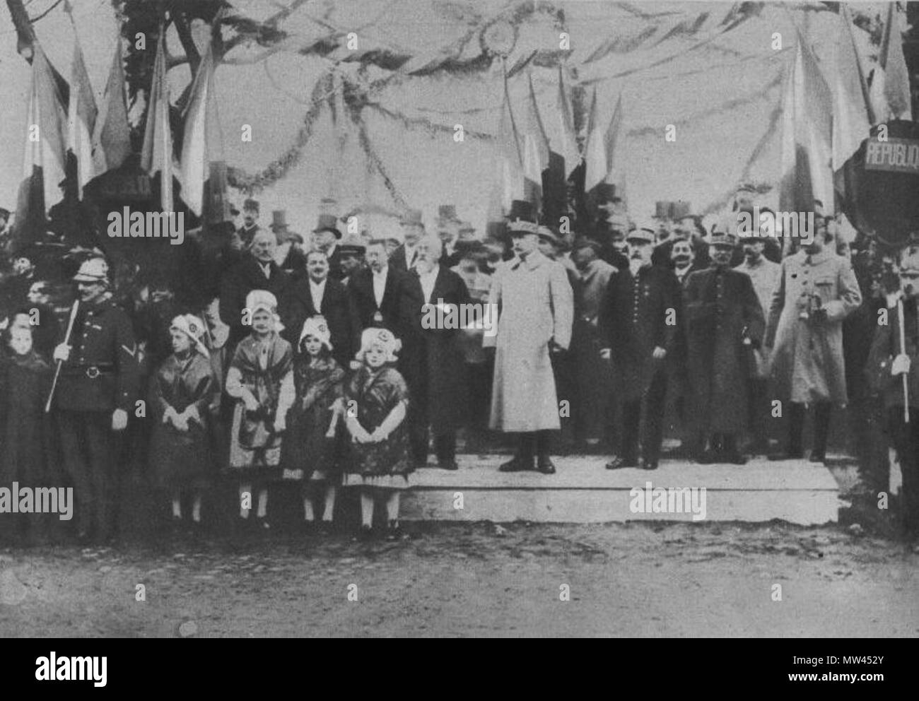 379 LPDF 228 14 Thionville Pétain le maire Maud'huy 'estrade Foto Stock