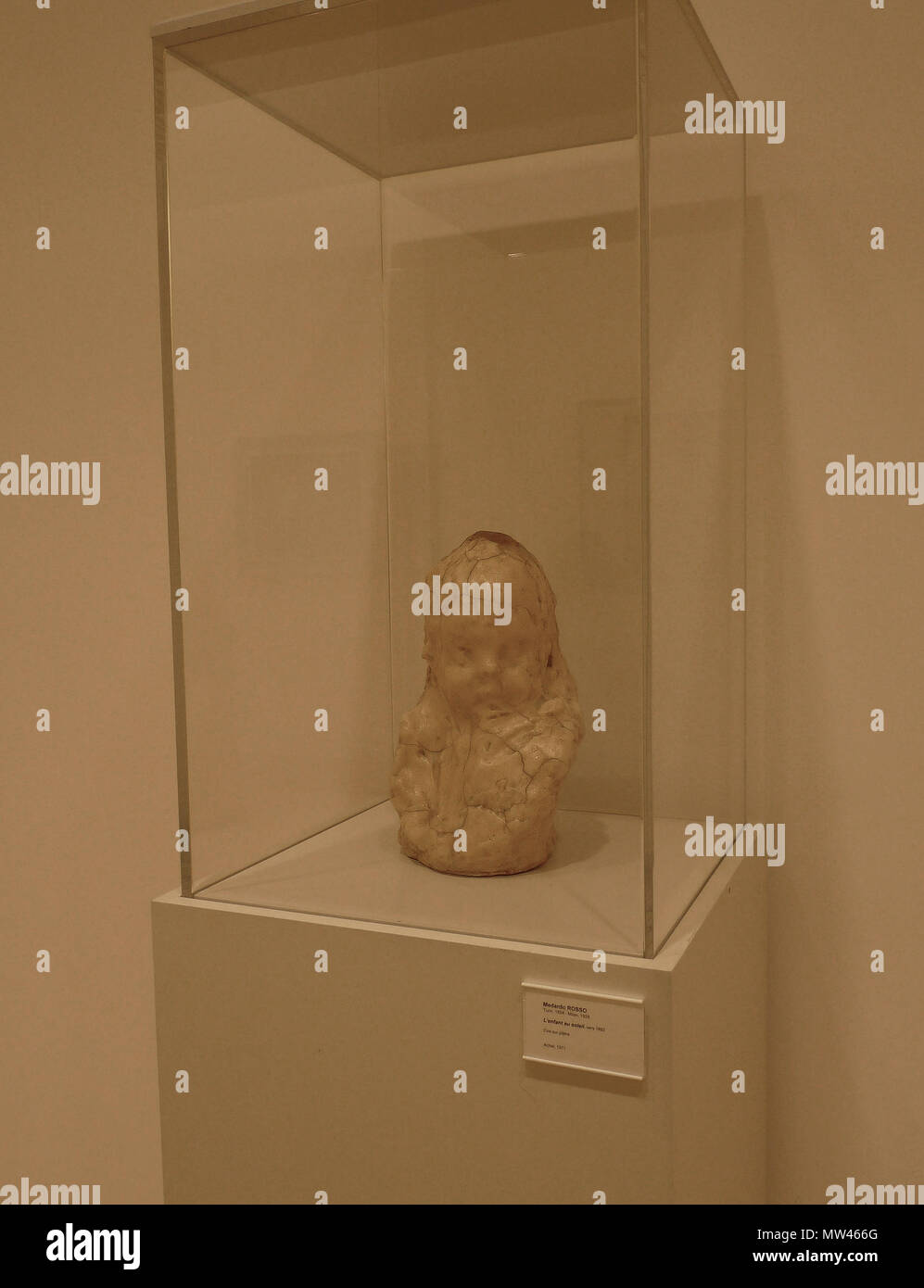 . Français : Medardo Rosso, L'enfant au soleil, cera sur plâtre, Musée d'Art Moderne et Contemporain de Strasbourg. circa 1892. Medardo Rosso (Torino 1858-Milano 1928) 409 Medardo Rosso-L'enfant au soleil (1) Foto Stock