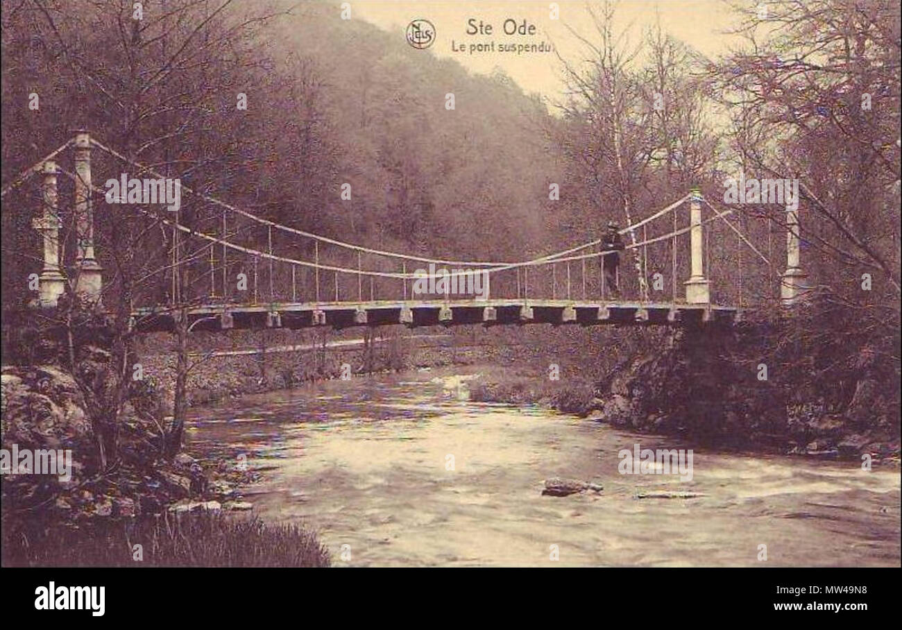 . Français : Lavacherie sur Ourthe (Belgique) Pont sur l'Ourthe. Pont suspendu métallique sur haubans construit en juillet 1841. Le premier pont suspendu construit en Belgique. Foto debutto 20ème siècle. Inglese: Lavacherie sur Ourthe; Lussemburgo provincia (Belgio). Ponte sul fiume Ourthe. Primo ponte sospeso costruito in Belgio. Luglio 1841. Costruito su richiesta della famiglia Orban. Foto dei primi del XX secolo. 7 dicembre 2012, 23:38:16. Gli autori sconosciuti 361 Lavacherie Pont Suspendu Foto Stock