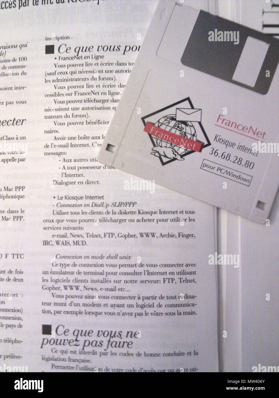 . Français : Kit de collegamento à FranceNet en 1994 . Il 3 luglio 2012. FranceNet 660 Zdeubeu FranceNet Foto Stock