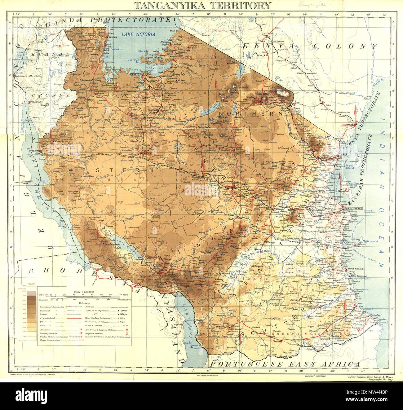 . Inglese: Tanganica territorio F13 dalla divisione del sondaggio, dept. terre e miniere Tanganica territorio (anno: 1926 o 1936 (non visibile sulla mappa originale . Il 20 gennaio 2014, 17:34:32. Divisione del sondaggio, dept. terre e miniere territorio Tanganica 586 Tanganica F13 Foto Stock