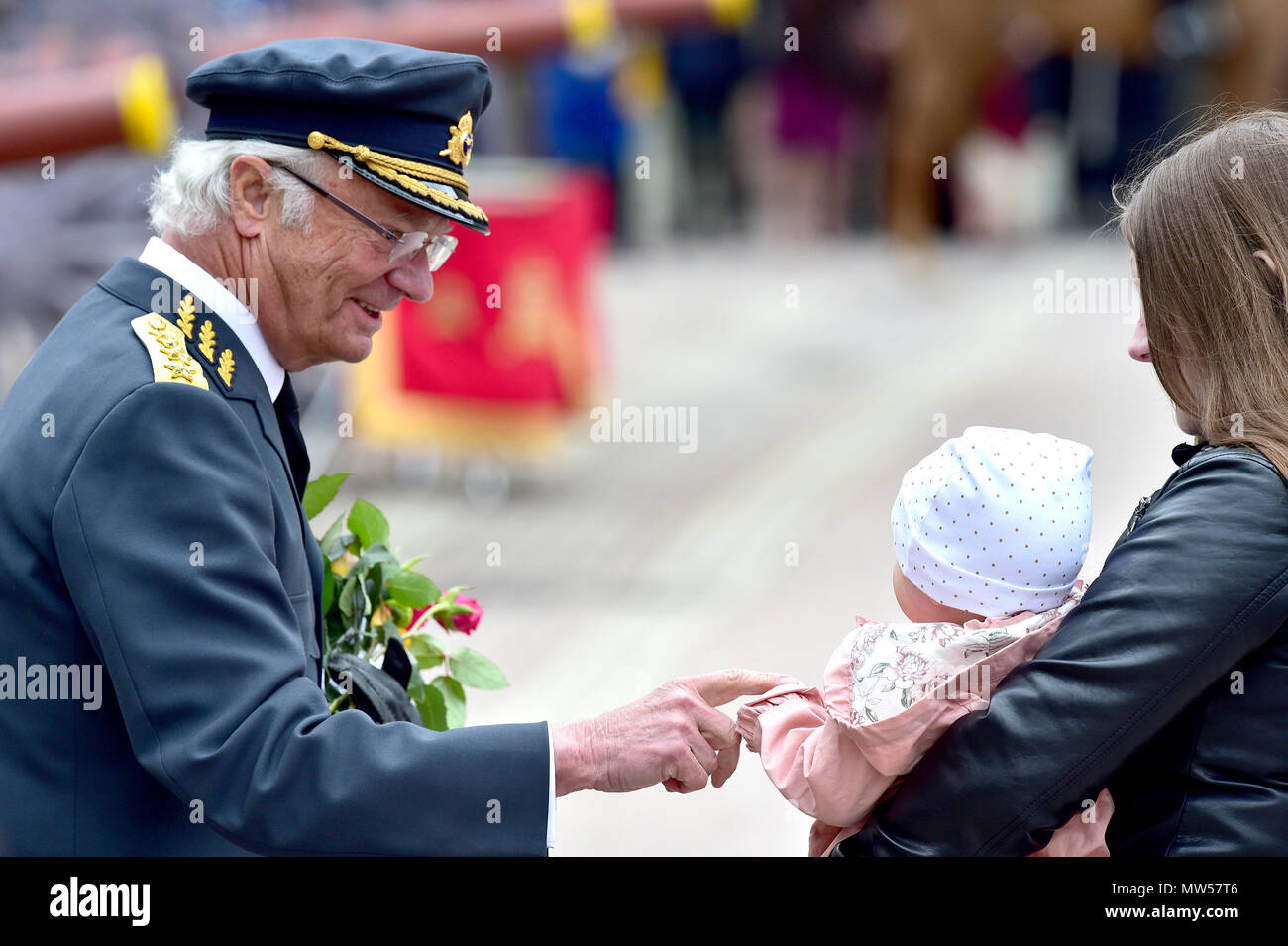 La 72esima Festa di compleanno di Carlo XVI Gustavo di Svezia presso il Palazzo Reale di Stoccolma, Svezia. Dotato di: Carlo XVI Gustavo di Svezia dove: Stoccolma, Svezia quando: 30 Apr 2018 Credit: Marco De Giovanni/WENN.com Foto Stock