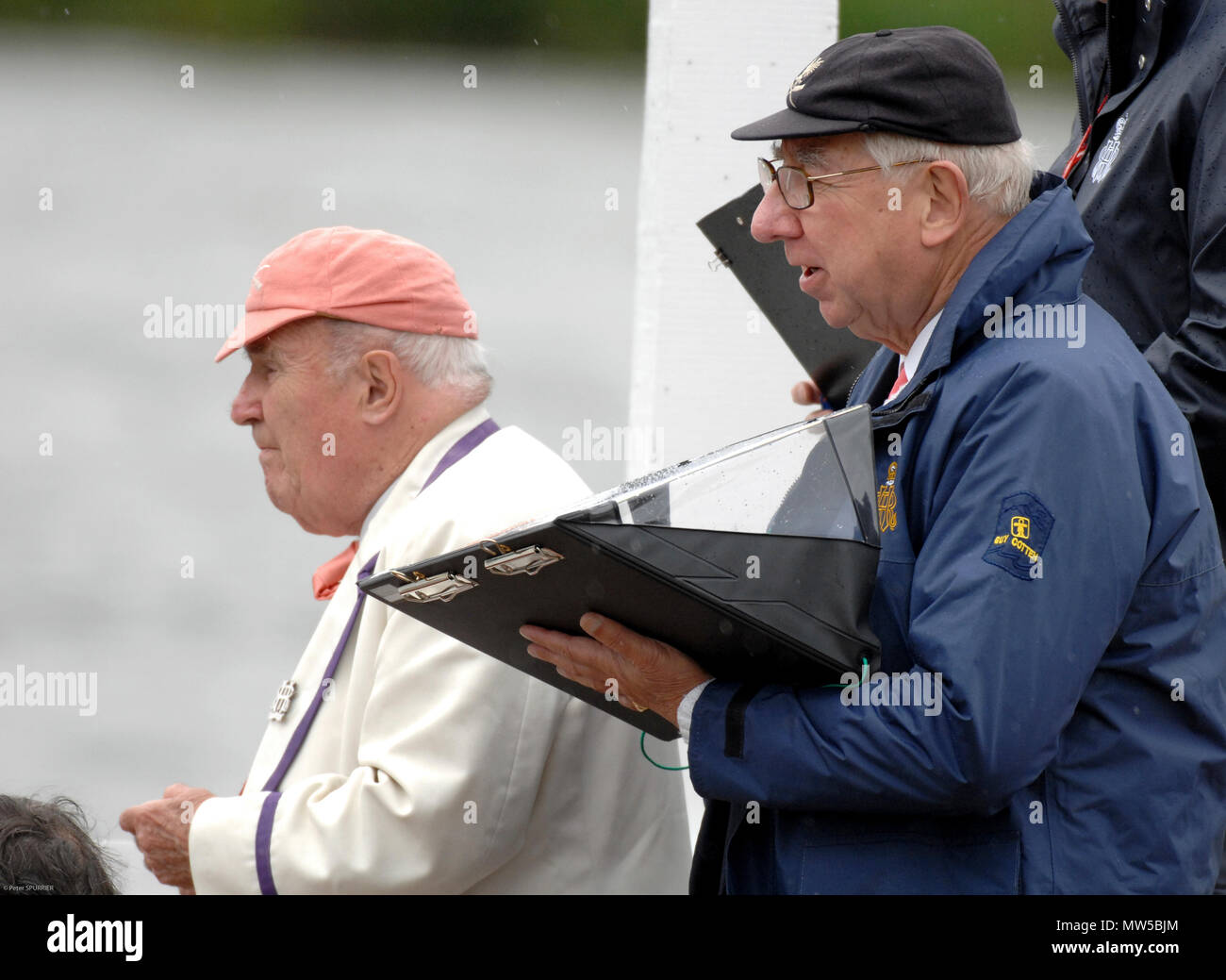 Henley, Gran Bretagna. Gli ufficiali di gara, a henley Royal Regatta, sinistra David CHIPP e Angus Robertson, all'inizio, Henley royal Regatta, Henley Rea Foto Stock