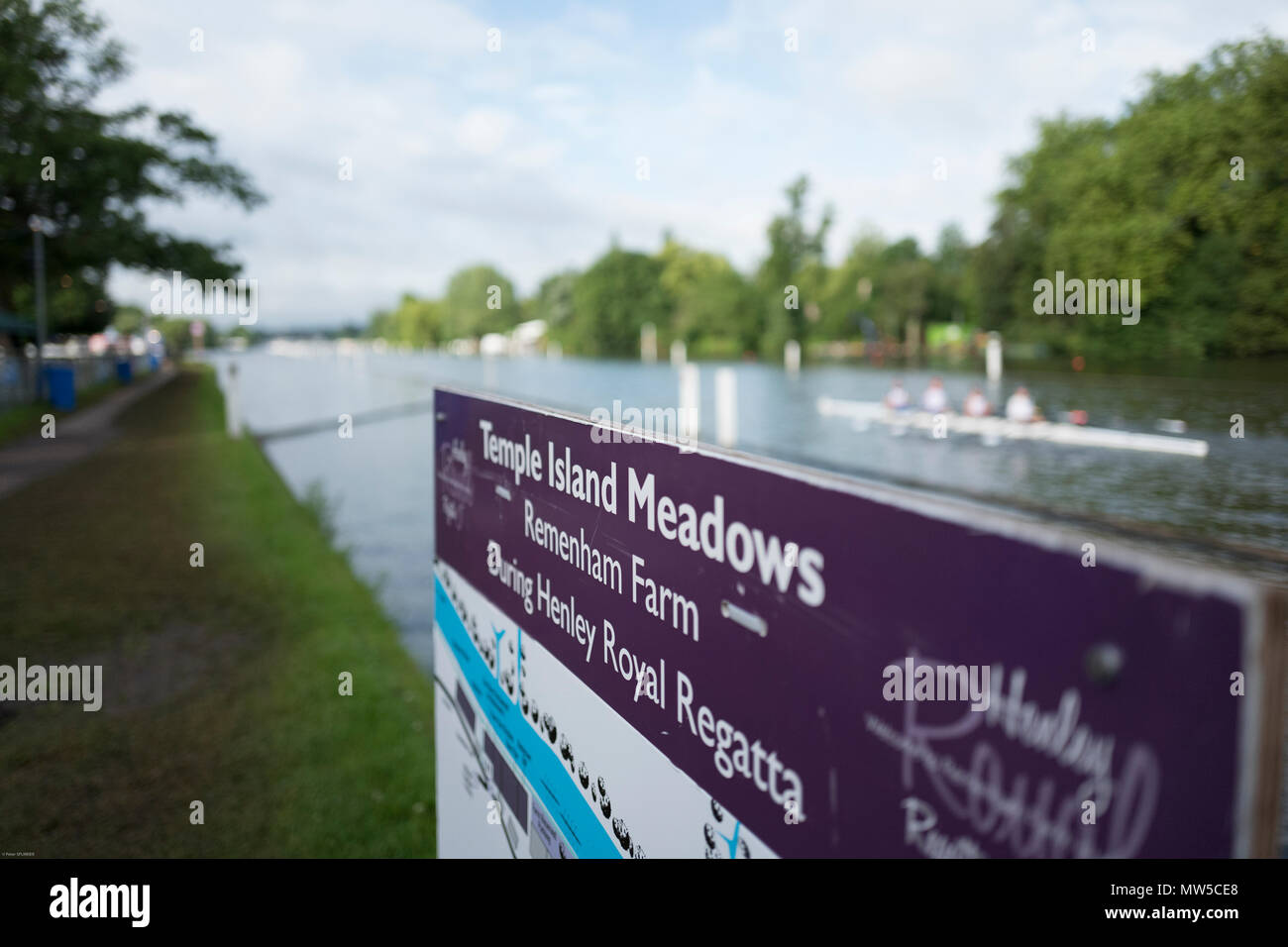 Henley on Thames. Regno Unito. Visualizzazione a " barriera " dal tempio, Isola Prati. Giovedì, 30/06/2016, 2016 Henley Royal Regatta, Henley Foto Stock