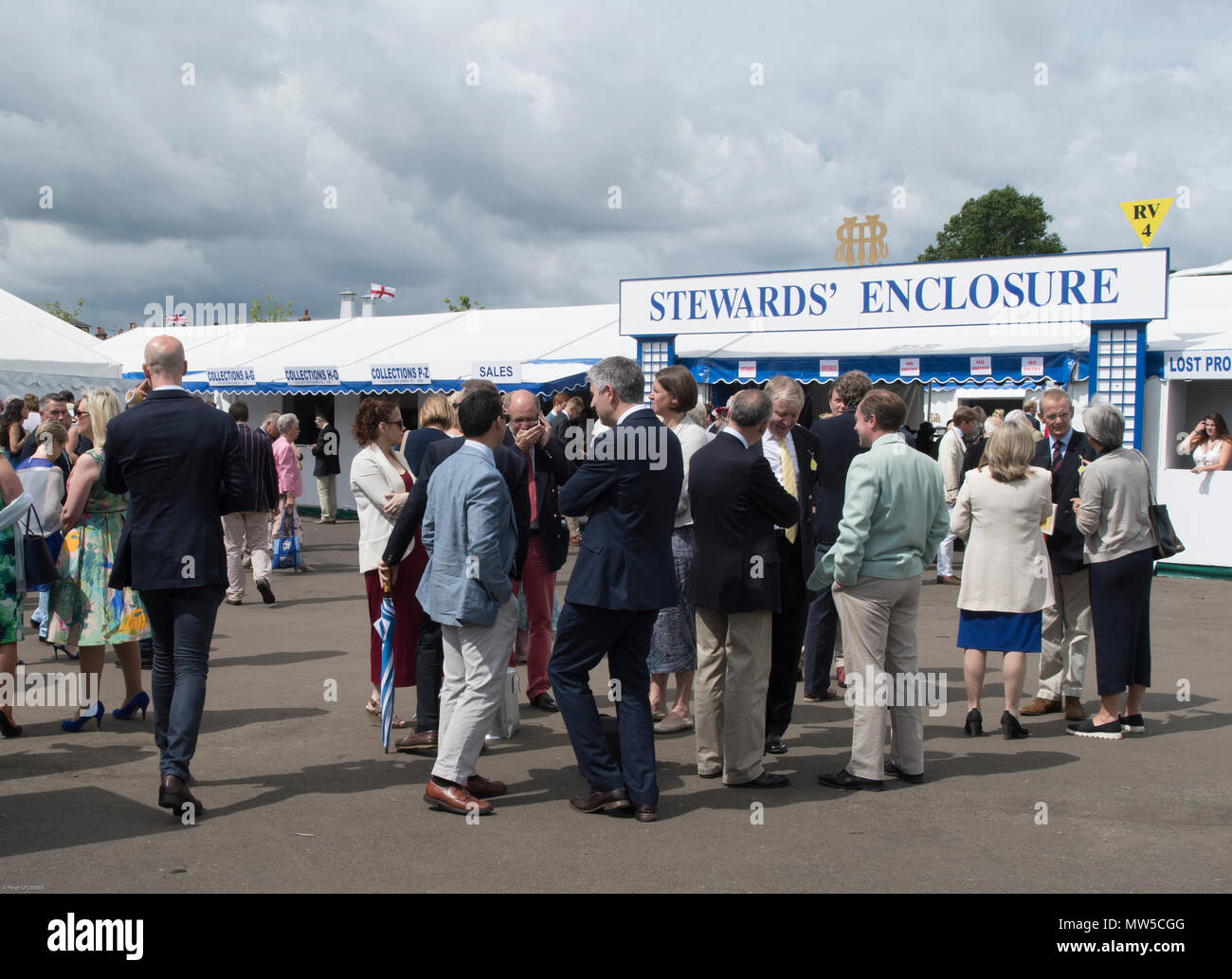 Henley on Thames. Regno Unito. Sale riunioni fino al di fuori degli steward ingresso, Giovedì, 30/06/2016, 2016 Henley Royal Regatta, Henley raggiungere. © P Foto Stock