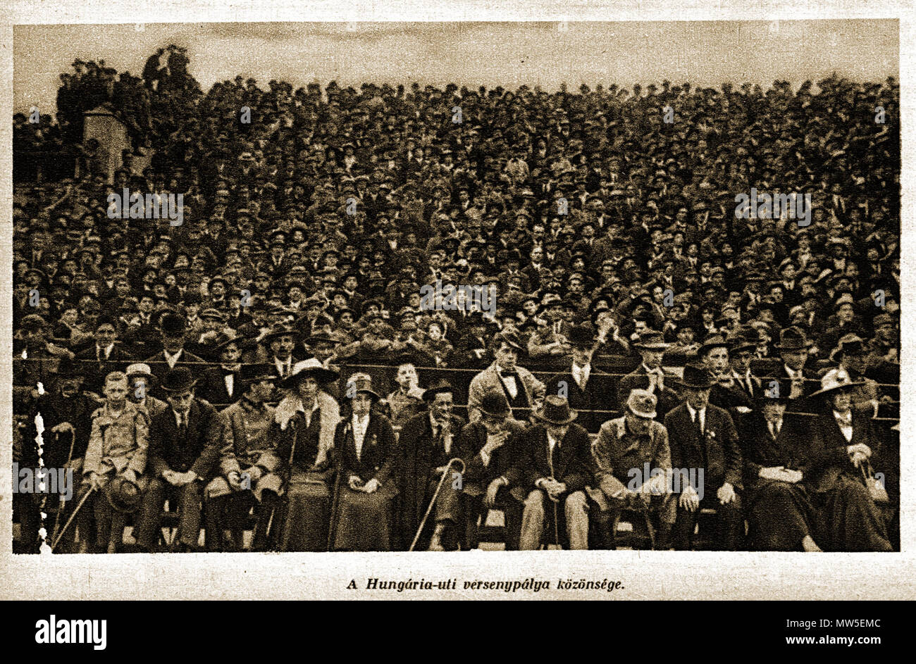 . Magyar: Magyarország-Svájc labdarúgó mérkőzés közönsége un Hungária úton. 12 maggio 1918. 12 sconosciuto 1918 magyar svajc Hungaria football Foto Stock