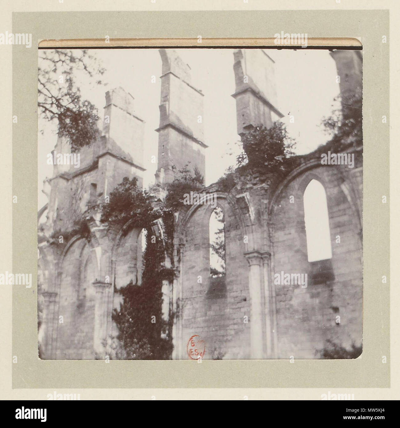 . Français : vue de l'abbaye Notre-dame de Longpont. . Giugno 1897. Famille parisienne non identifiée 637 viaggi d'une famille parisienne avril 1897 - Abbaye Notre-dame de Longpont - p22-01 Foto Stock