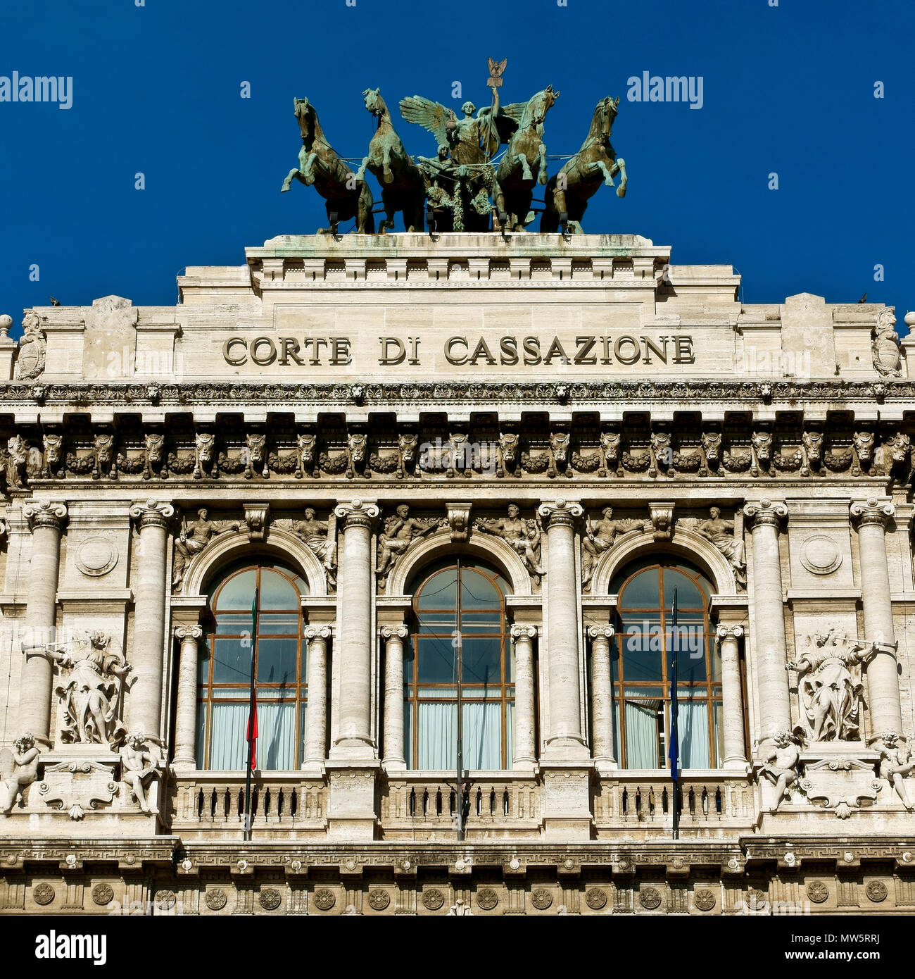 Corte di Cassazione (Corte di Cassazione), il Palazzo di Giustizia e Palazzo di Giustizia. Renaissance, quadriga di bronzo. Roma, Italia, Europa. Spazio di copia Foto Stock