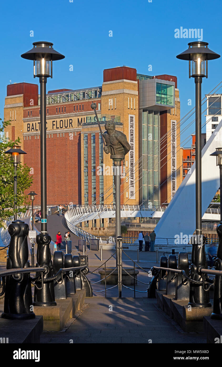 Una vista diurna nel sole del Mar Baltico Centro per l Arte Contemporanea, Gateshead, Tyne & Wear, England, Regno Unito Foto Stock