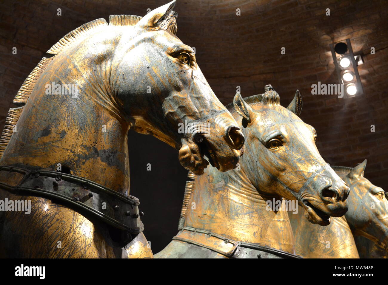 I Cavalli di San Marco (Italiano: Cavalli di San Marco), noto anche come la Quadriga trionfale, è un insieme di Roman statue in bronzo di quattro cavalli. Foto Stock