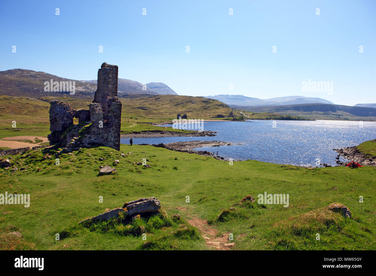 Ardvreck Castle e Loch Assynt, Sutherland, Scozia Foto Stock